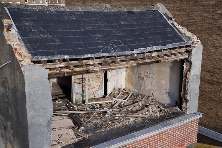 Alex Chinneck — Margate House Installation