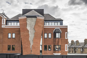 Alex Chinneck, Six pins and half a dozen needles