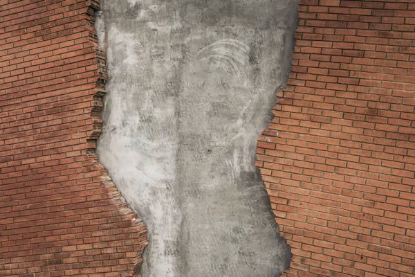 Alex Chinneck, Six pins and half a dozen needles Installation at Assembly London, Hammersmith