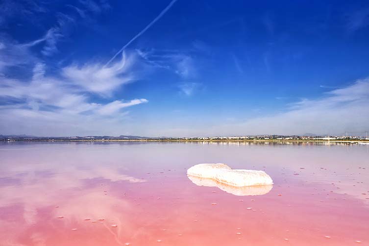 Las Salinas de Torrevieja by Alberto Casanova