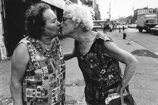 Mommie kissing Bubbie on Delancey Street, New York, 1979