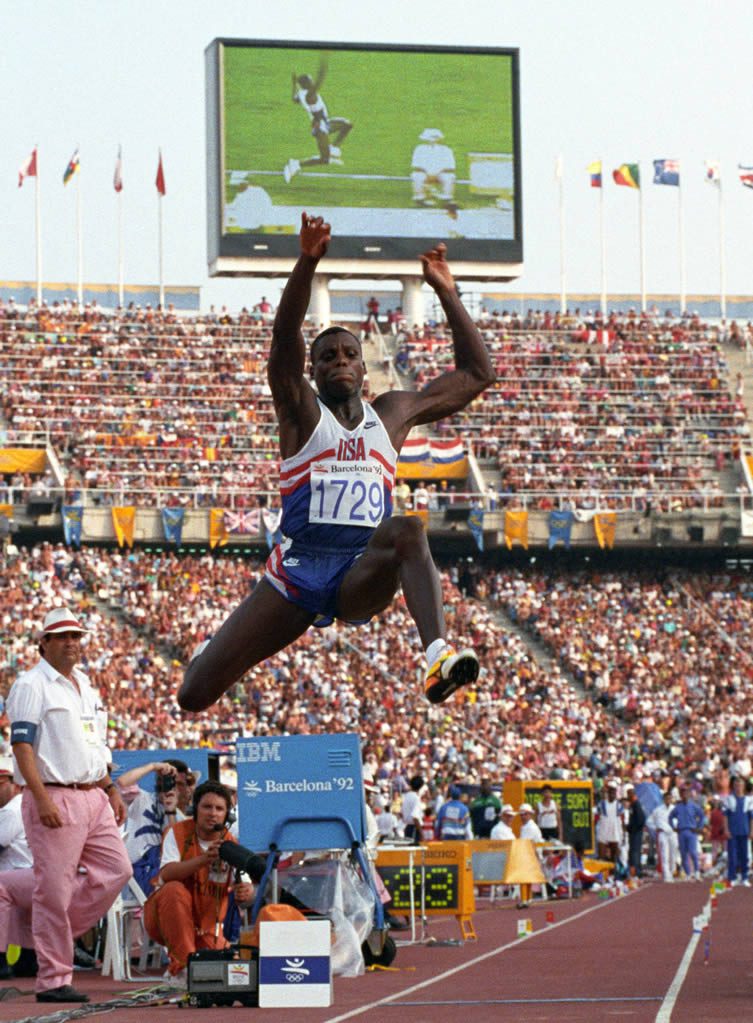  Carl Lewis during the qualifying round of the long jump event at the Barcelona '92 Olympic Games