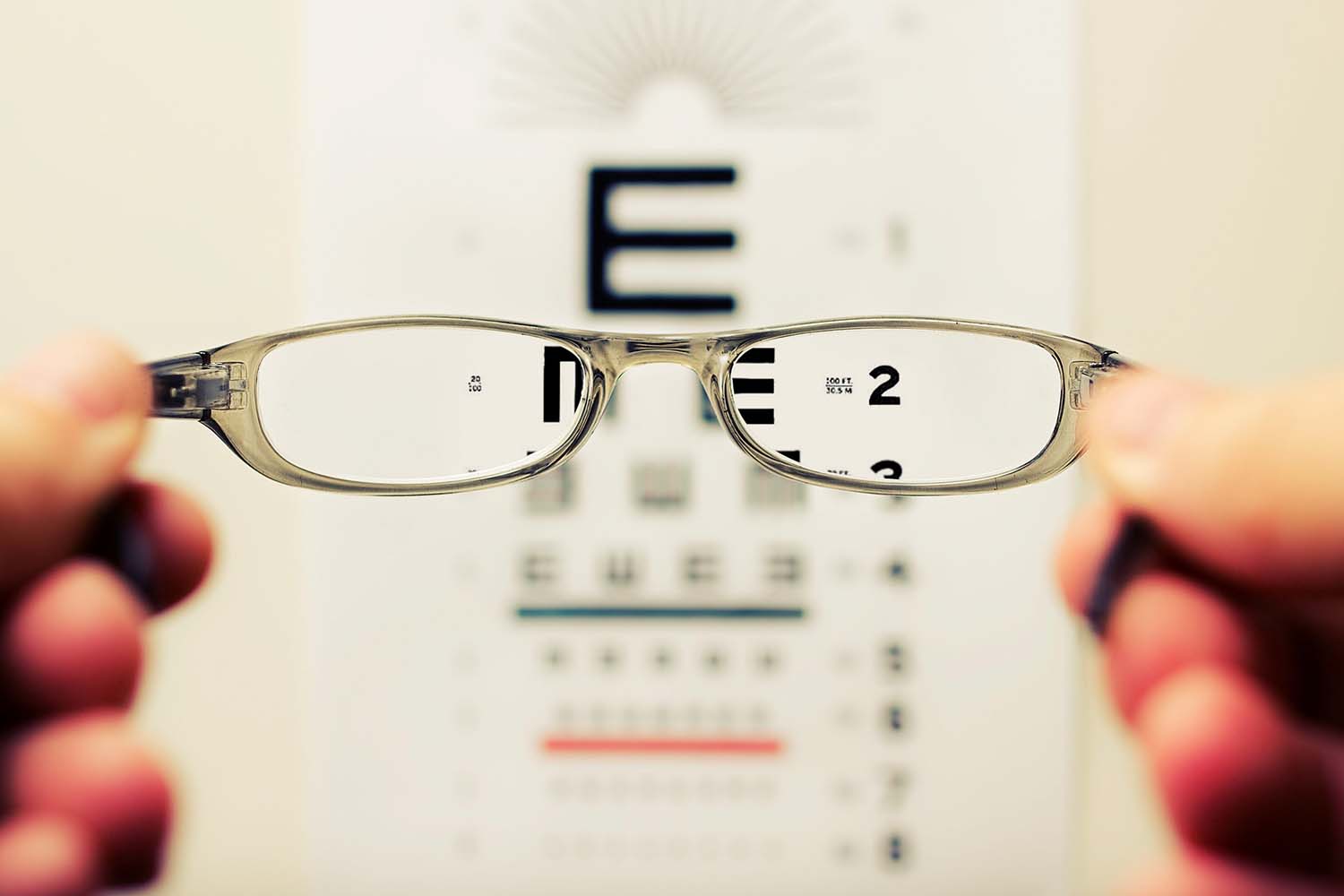 Bifocal Glasses Or Reading Glasses, How to Choose Between the Two Types