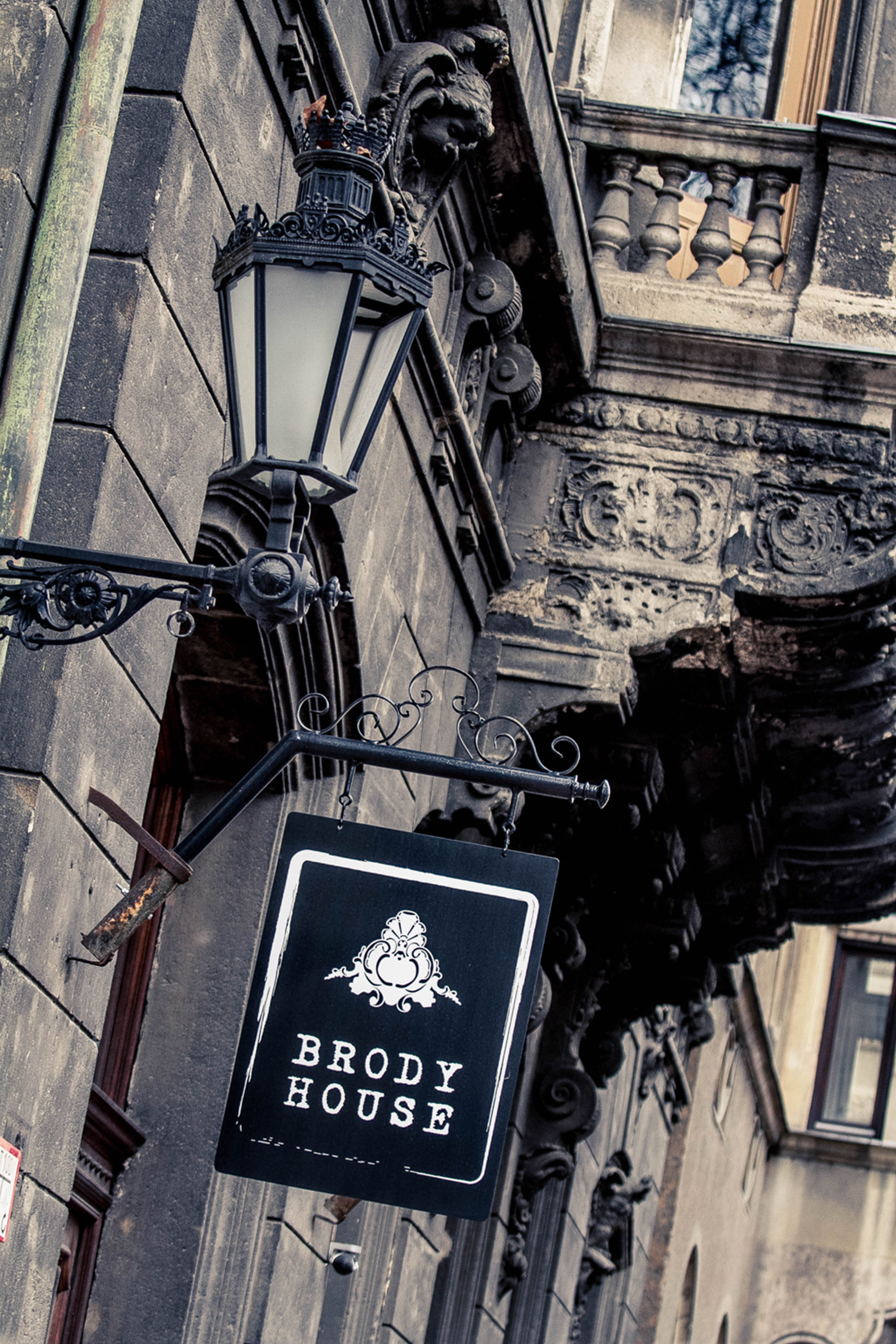 Brody House Budapest: Brody Villa, Apartments, Studios and ArtYard