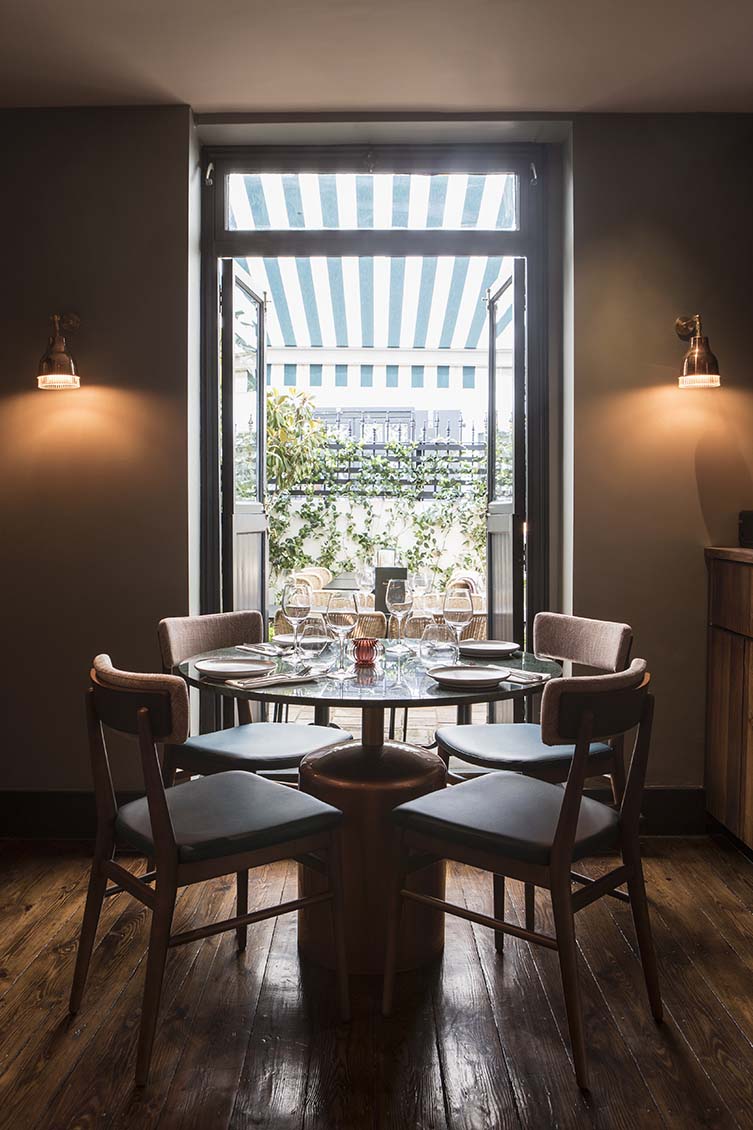 Restaurant Marble Table Top and Chairsv