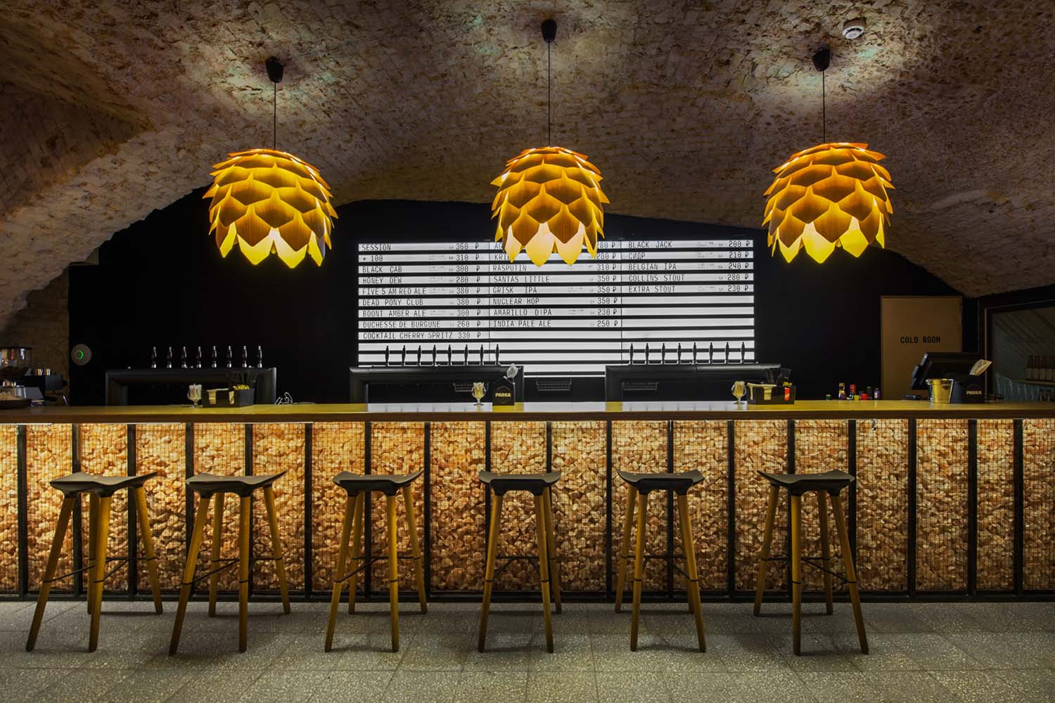 Parka Bar Craft Beer Bar by Archpoint Design