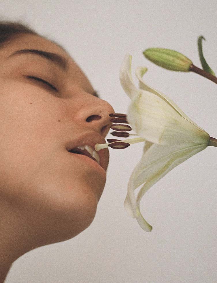 Carlota Guerrero, Alejandra and a lily 2017