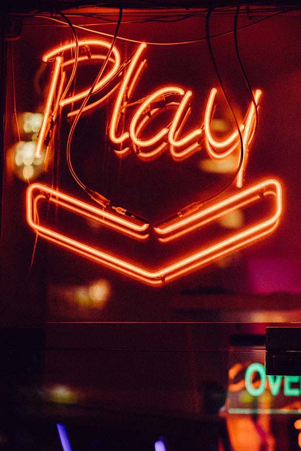 How Casinos Use Sounds and Colours to Make You Spend More