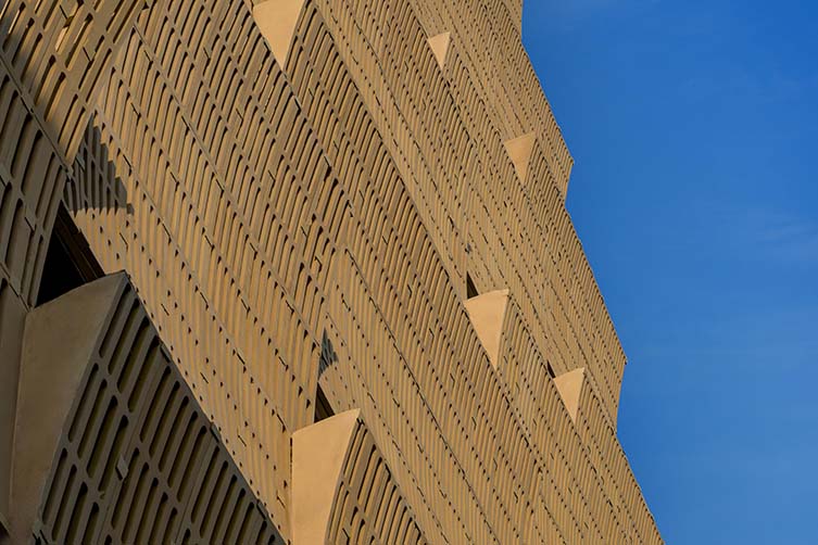 Maharashtra Apartment Building by Sanjay Puri Architects