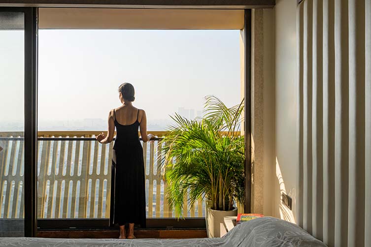 Maharashtra Apartment Building by Sanjay Puri Architects