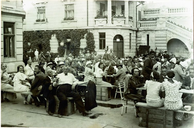 Clärchens Ballhaus — Berlin