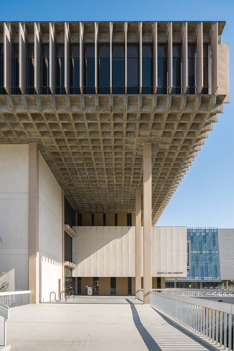 CSUDH Leo F. Cain Library by A. Quincy Jones