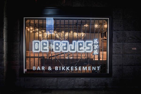 De Bajes Amsterdam: Street Art Bar and Restaurant Rembrandtplein Amsterdam