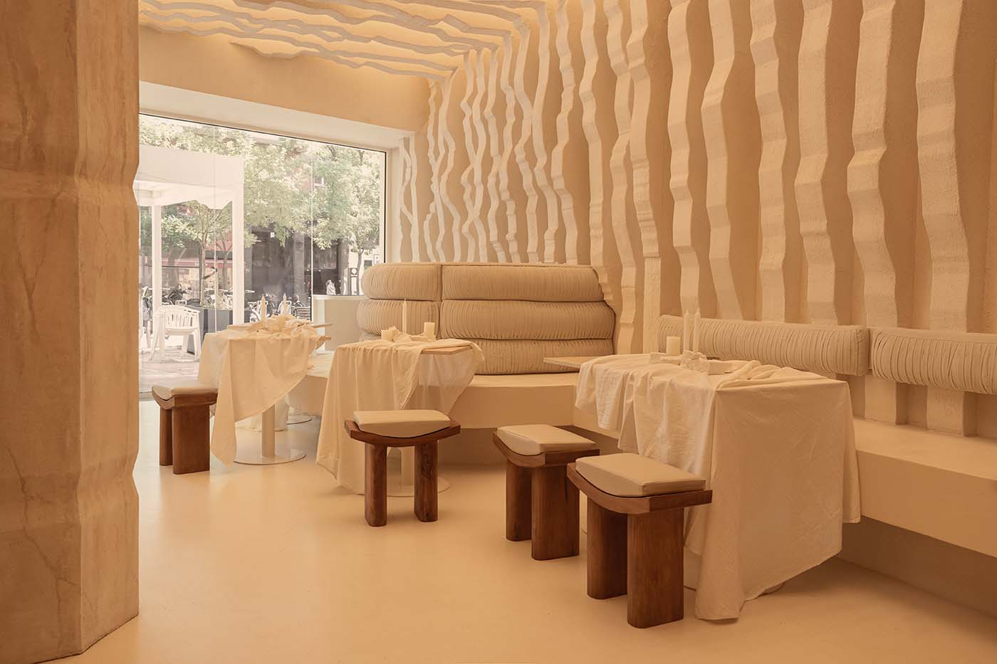 Egeo Chamberí Madrid, Suvlakeria Griega by Masquespacio