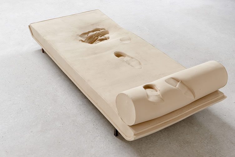 Erwin Wurm, Snow (Chaise Longue)