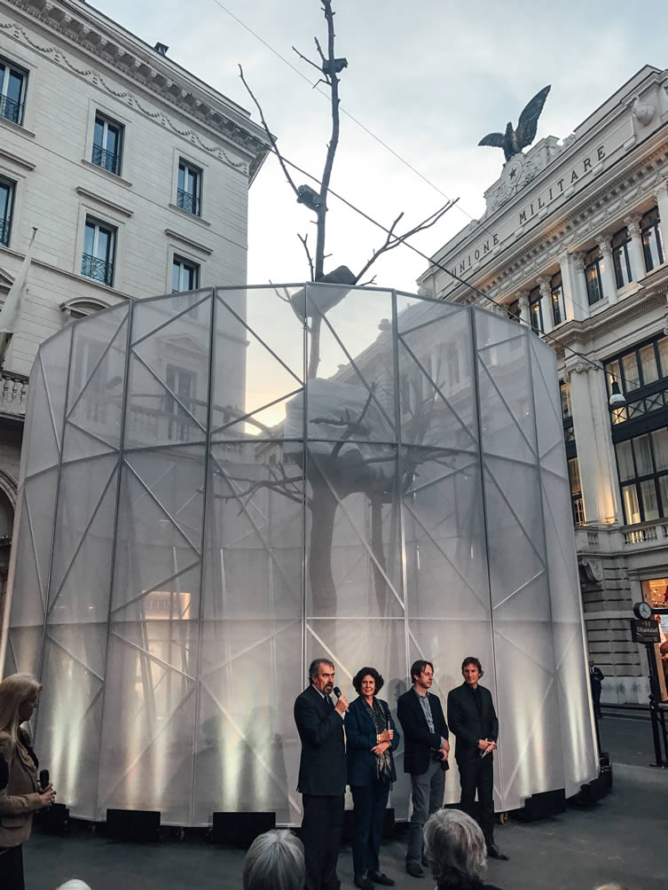 Fendi's Unveiling of Foglie Di Pietra