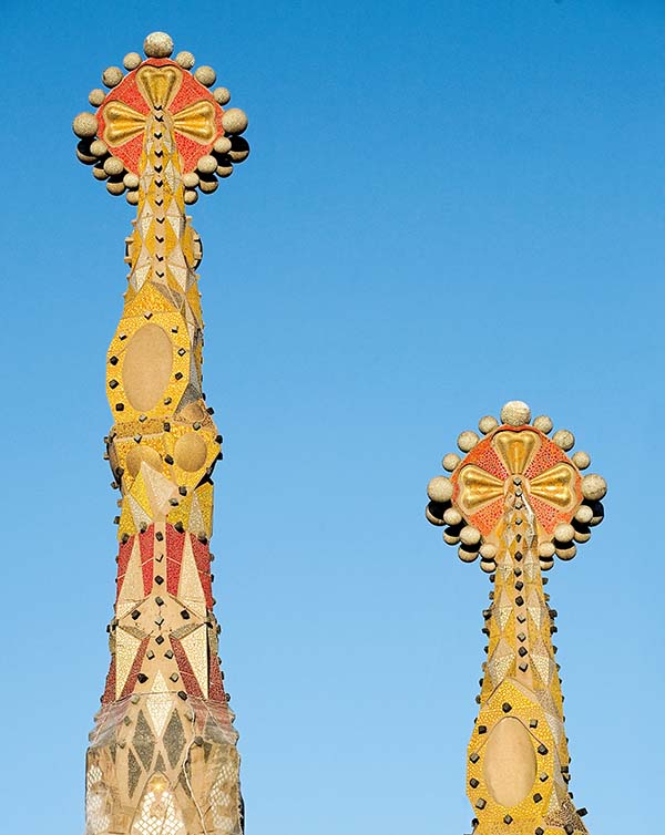 Gaudí The Complete Works, Published by TASCHEN and written by Rainer Zerbst