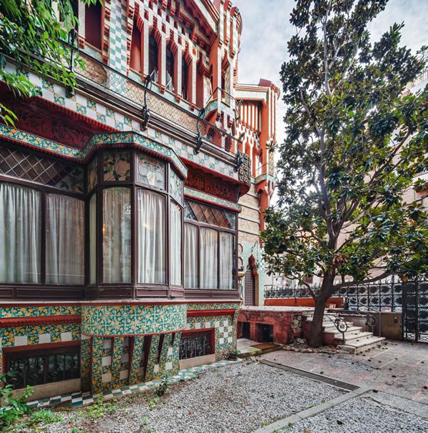 Antoni Gaudí and the Modernisme Movement