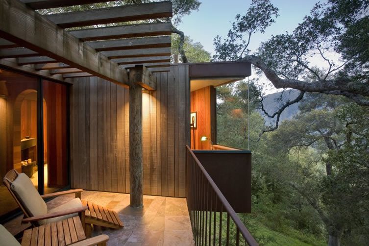 Upscale Tree House Hotel in Big Sur