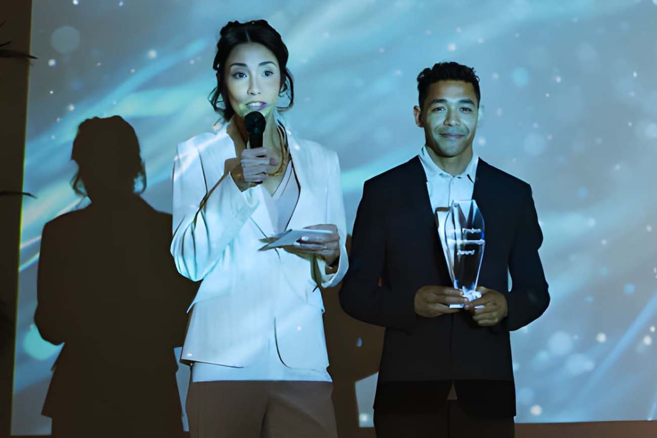 Understanding the Differences Between Glass and Metal Trophies