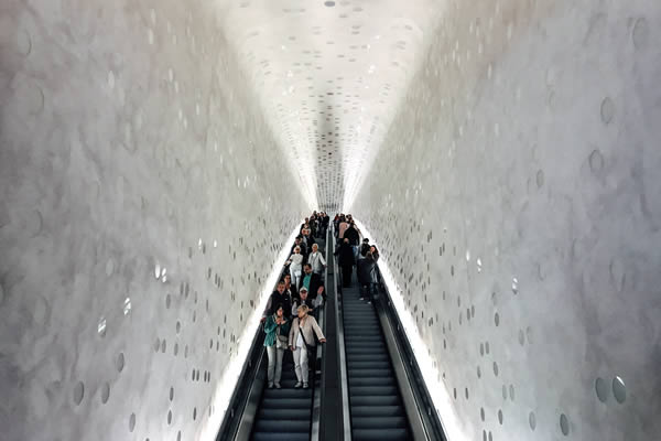 Ascending into Herzog & de Meuron's Elbphilharmonie