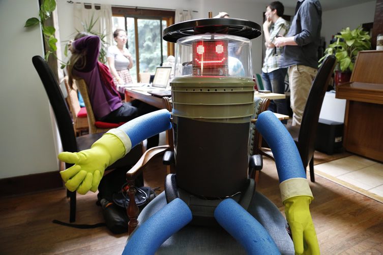 hitchBOT Decapitated