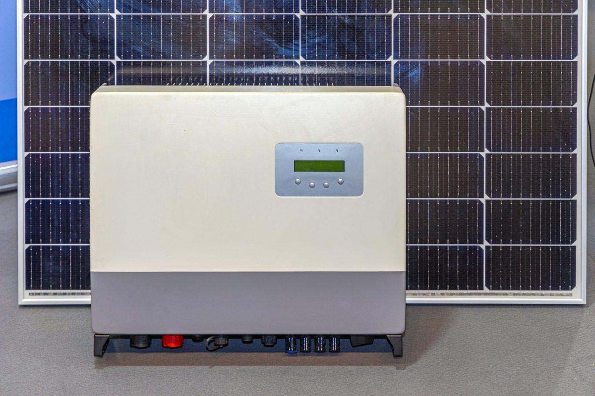 The Advantages of a Hybrid Solar Inverter in Maximising Energy Efficiency