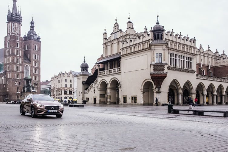 Infiniti Q30; 360 Drive