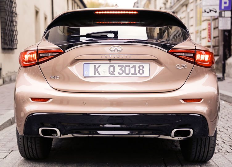 Infiniti Q30