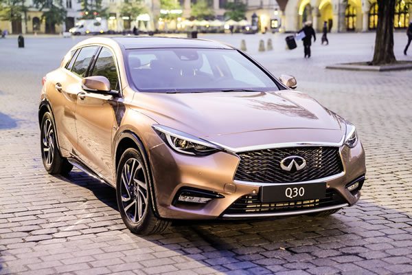 Infiniti Q30; 360 Drive