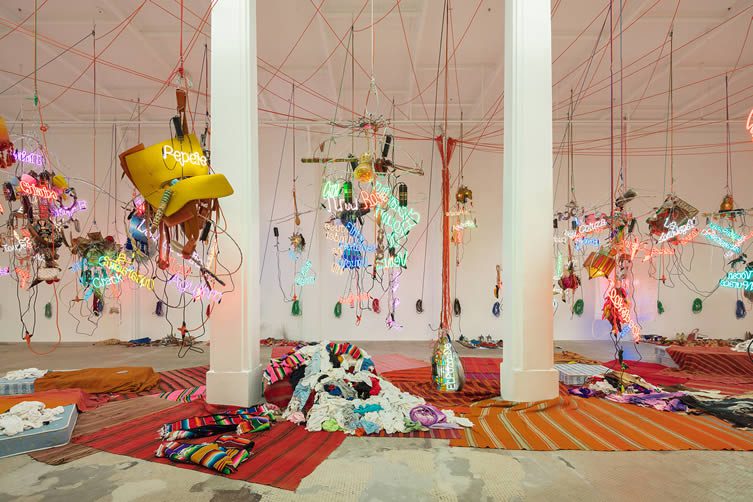 Jason Rhoades, Tijuanatanjierchandelier, 2006