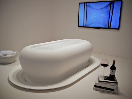 LIXIL's Foam Bathtub