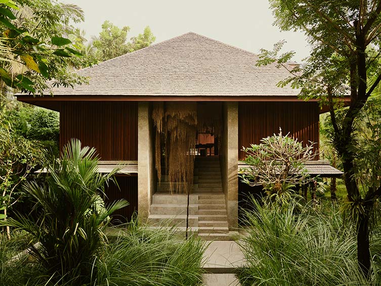 LOST LINDENBERG Bali