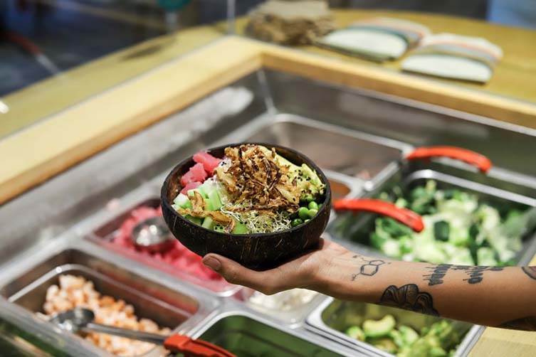 Maku Poke Stop Cancun, Poke Bowl Shop Designed by WEWI