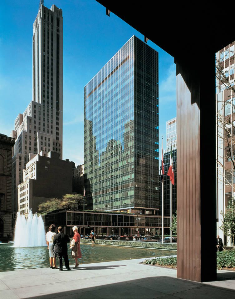 Lever House by Gordon Bunshaft of Skidmore, Owings & Merrill