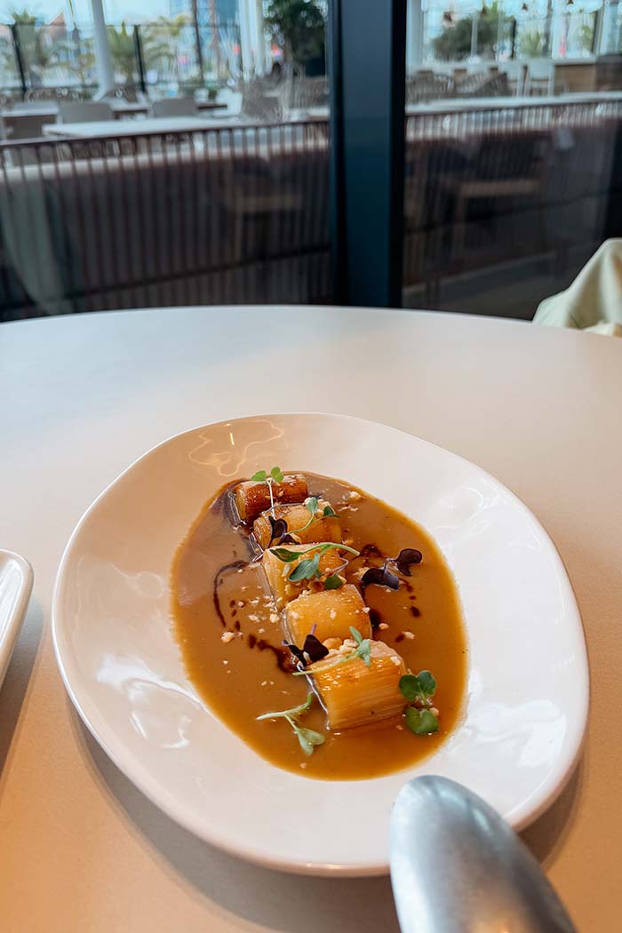 Port Olímpic Restaurant by Familia Nuri