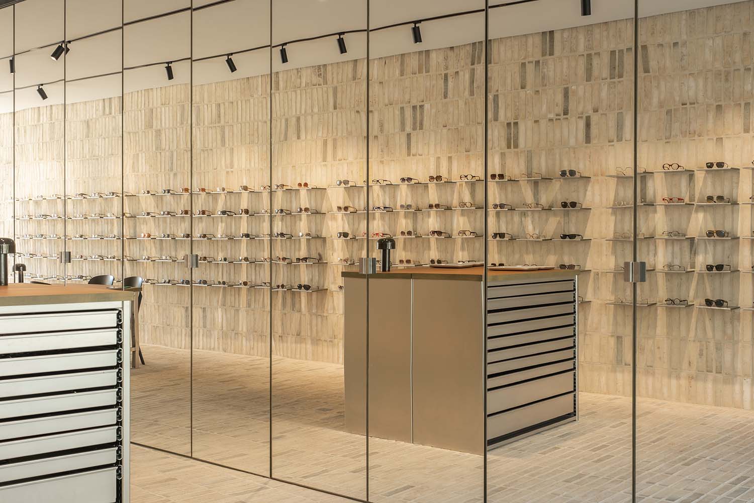 Optiek Hons Dilsen-Stokkem, Belgium Optician Designed by Zware Jongens