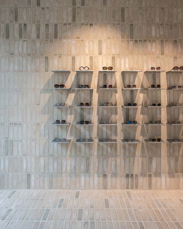 Optiek Hons Dilsen-Stokkem, Belgium Optician Designed by Zware Jongens