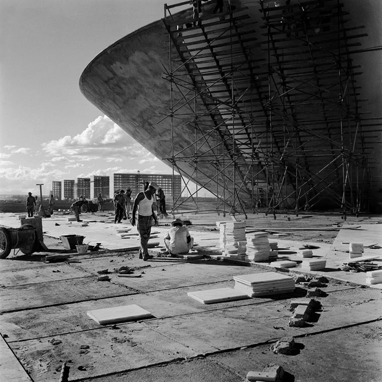 Oscar Niemeyer's Brasília, Construction Photographs