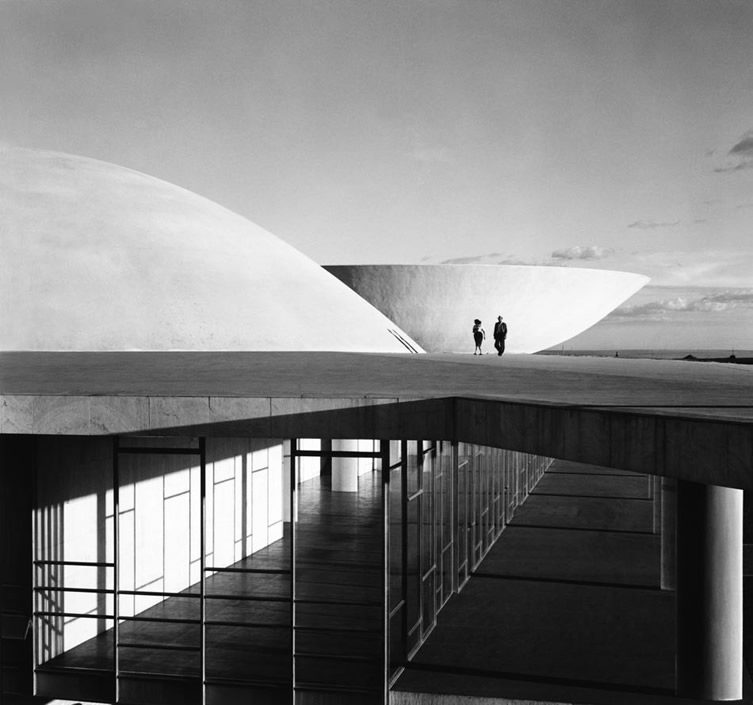 Oscar Niemeyer's Brasília, Construction Photographs