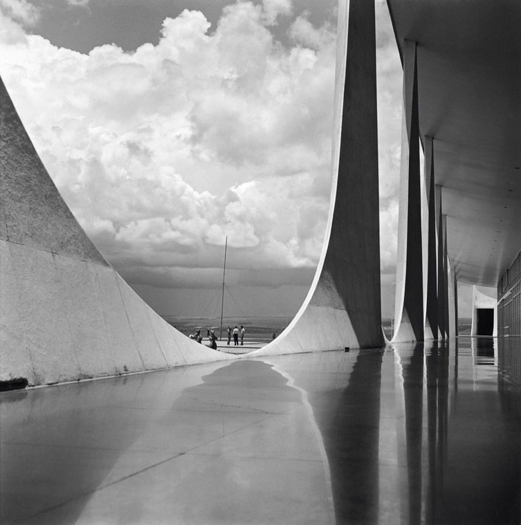 Oscar Niemeyer's Brasília, Construction Photographs