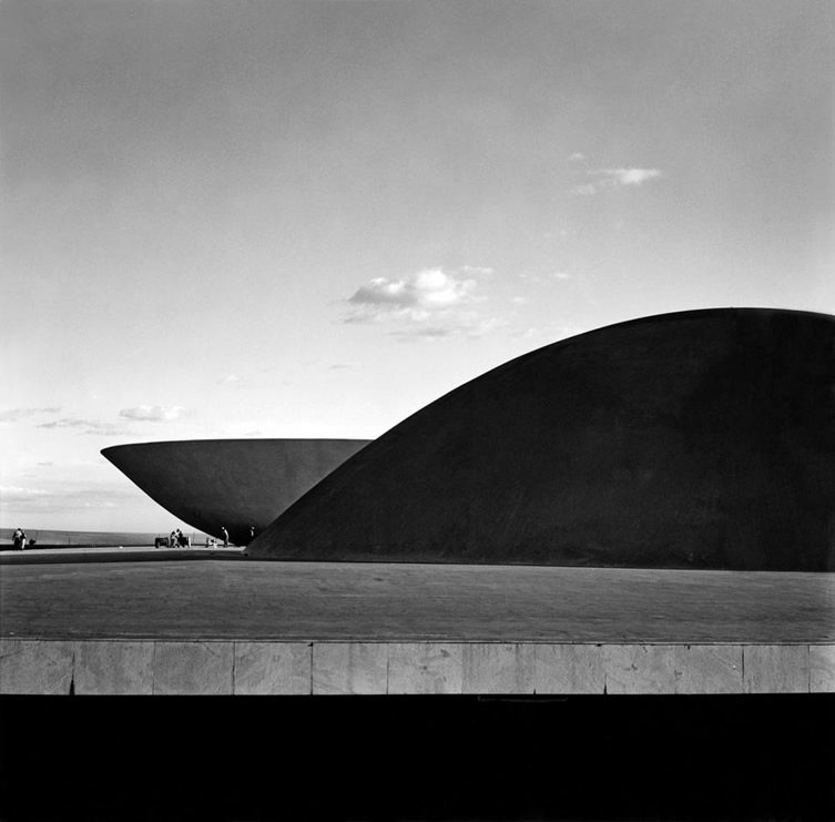 Oscar Niemeyer's Brasília, Construction Photographs