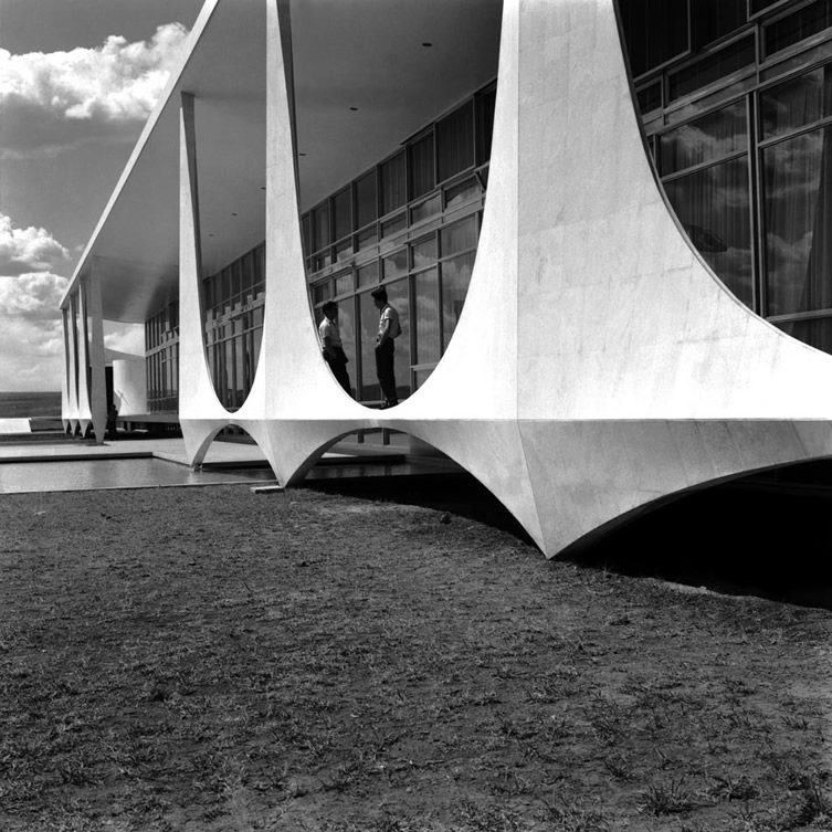 Oscar Niemeyer's Brasília, Construction Photographs