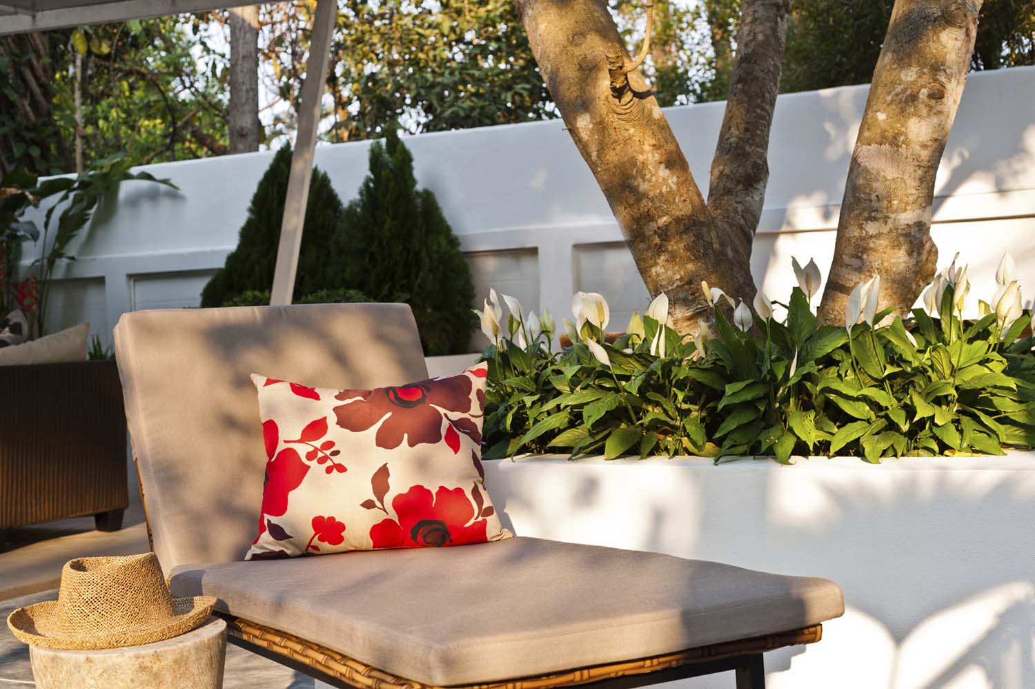 Why You Need a Luxury Outdoor Daybed