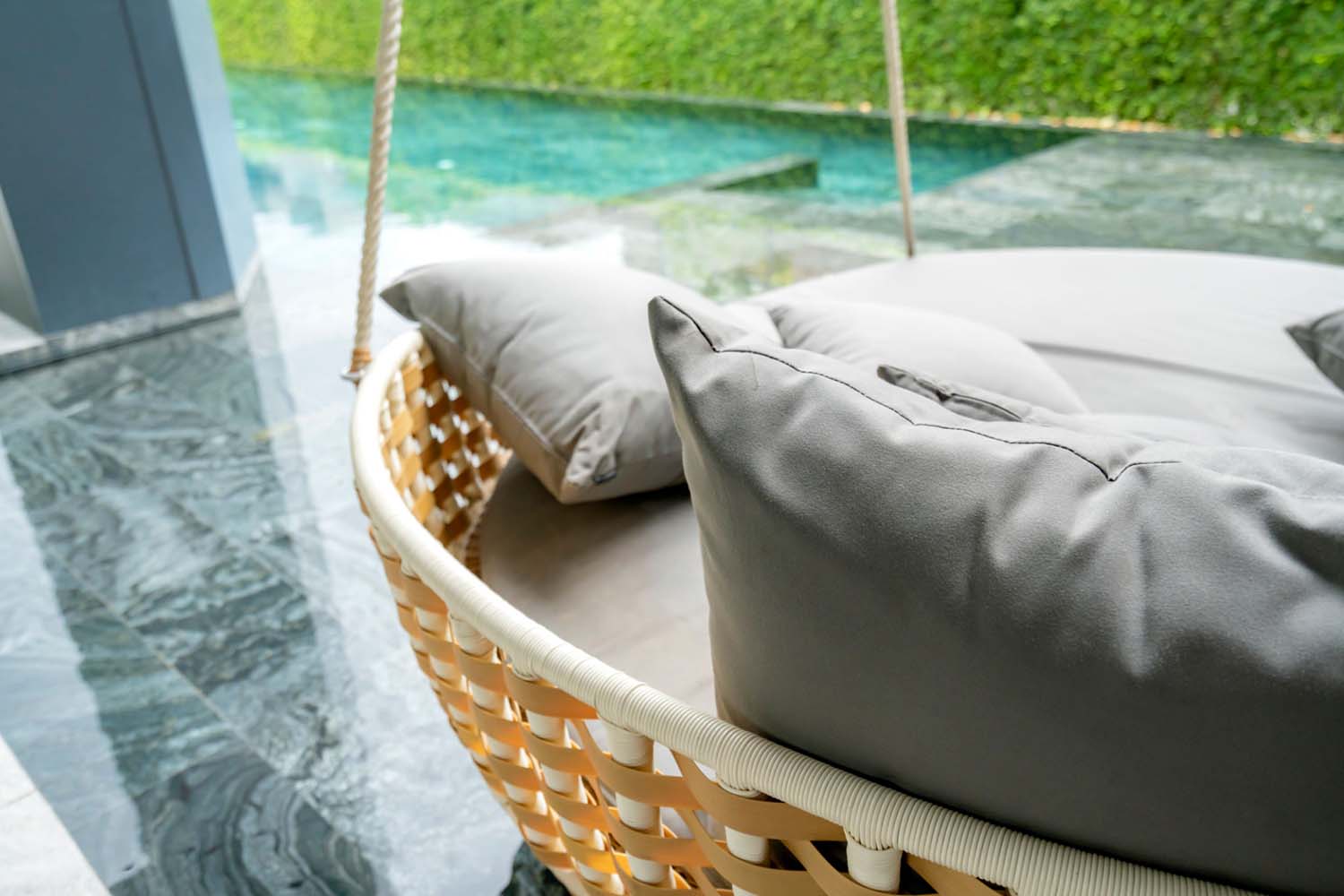 Why You Need a Luxury Outdoor Daybed