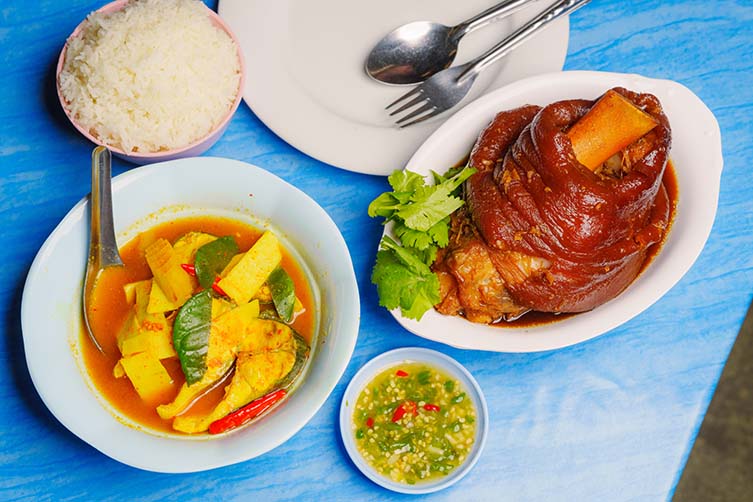 Plaza Khao Gaeng Borough Yards