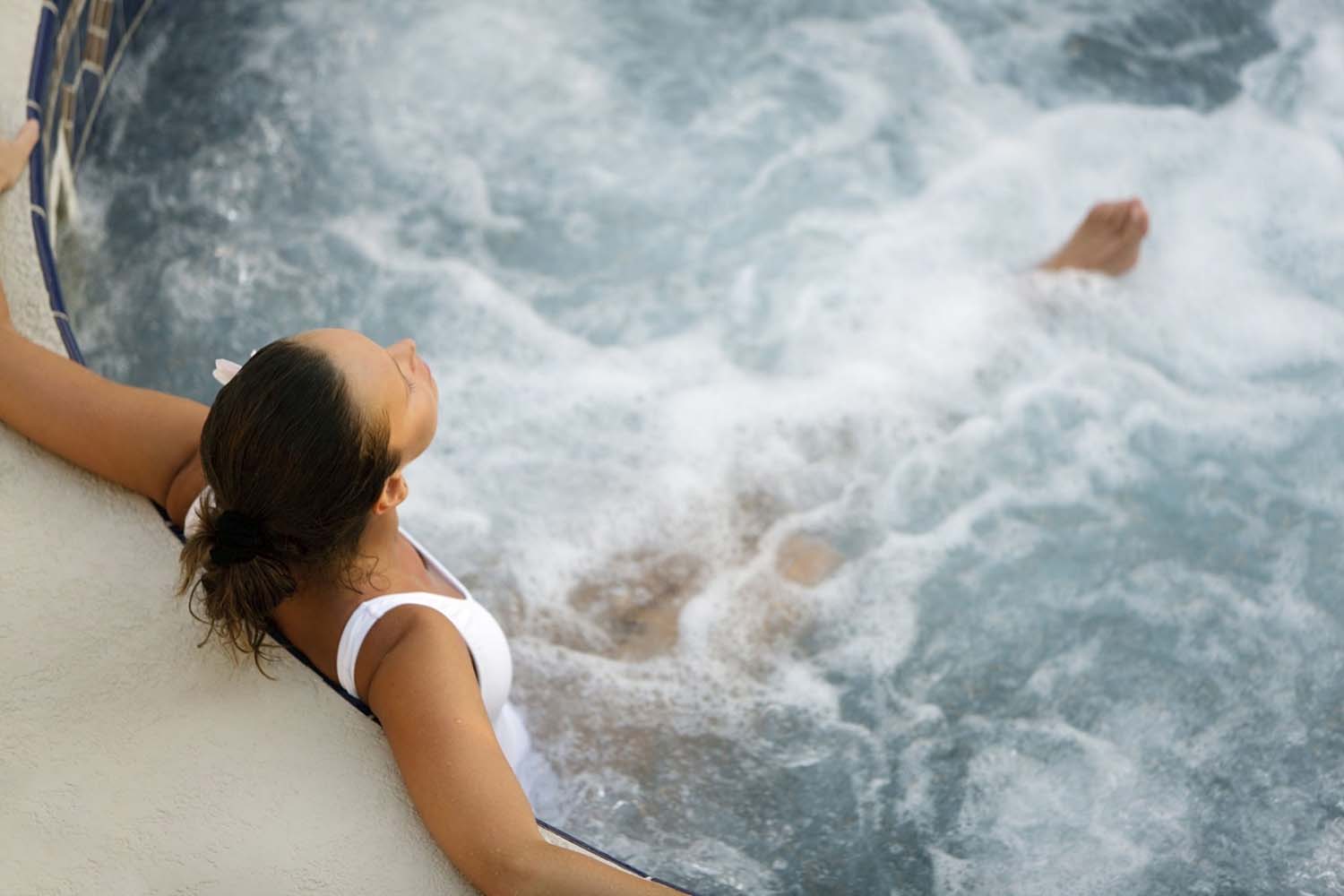 5 Reasons to Buy a Hot Tub