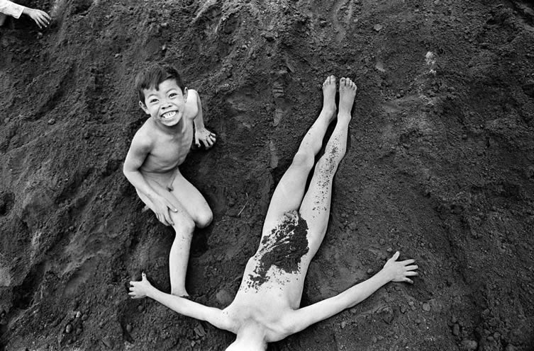 Cover-up, Indonesia,1976