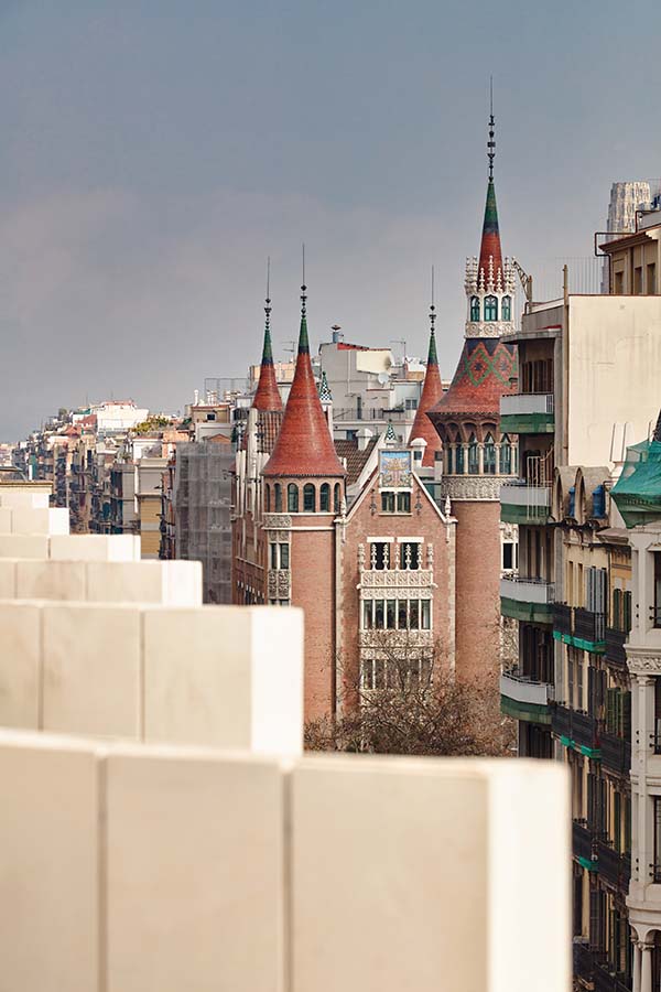 Sir Victor is situated within a landmark building designed by Catalan architecture firm Capella Garci; once home to the city's first-ever design hotel, Hotel OMM