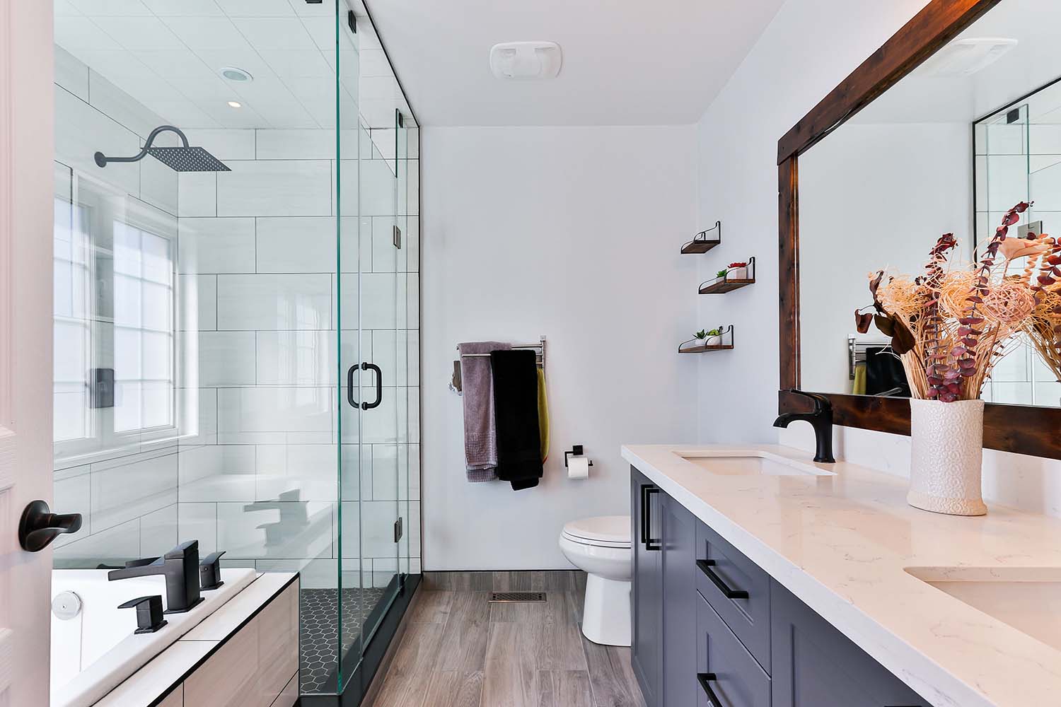 How To Make a Small Bathroom Look Bigger